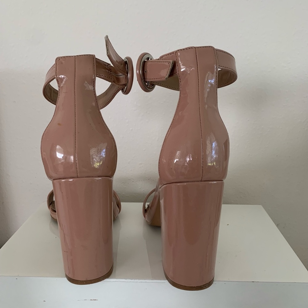 Beautiful sandals - Picture 3 of 3
